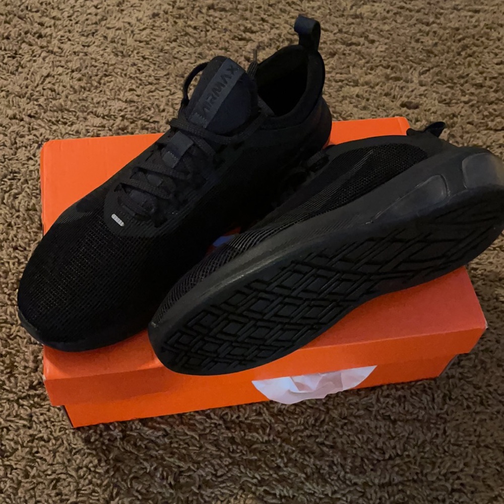 Nike - Picture 2 of 3